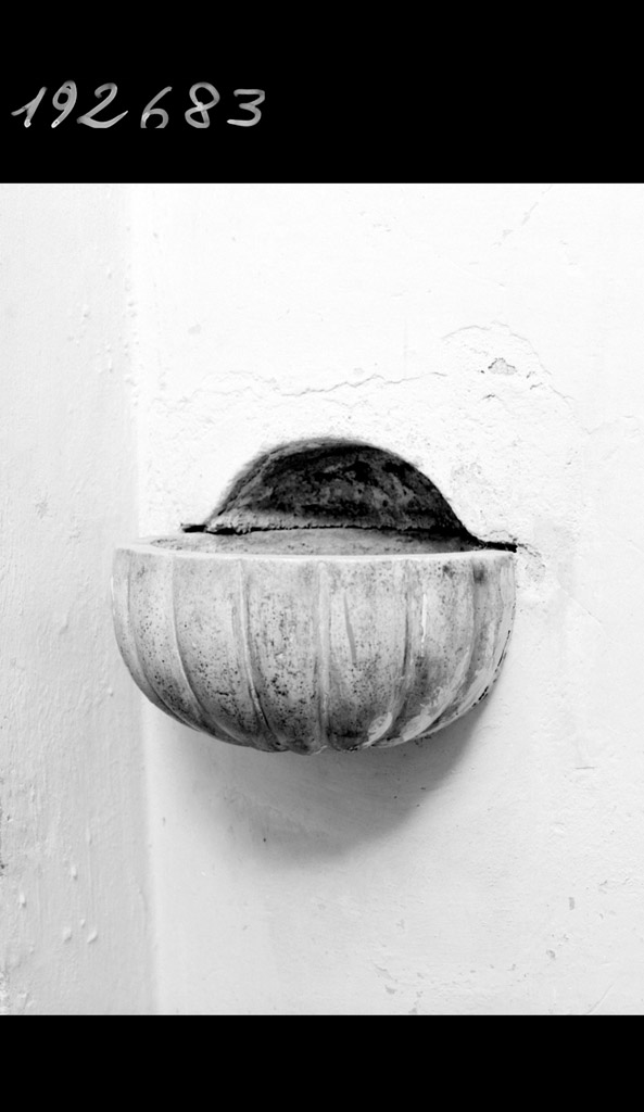 acquasantiera da parete - manifattura emiliana (sec. XVIII)