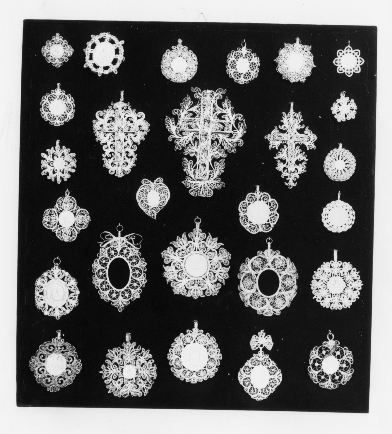 medaglia devozionale, insieme - ambito emiliano (fine/inizio secc. XVIII/ XIX)