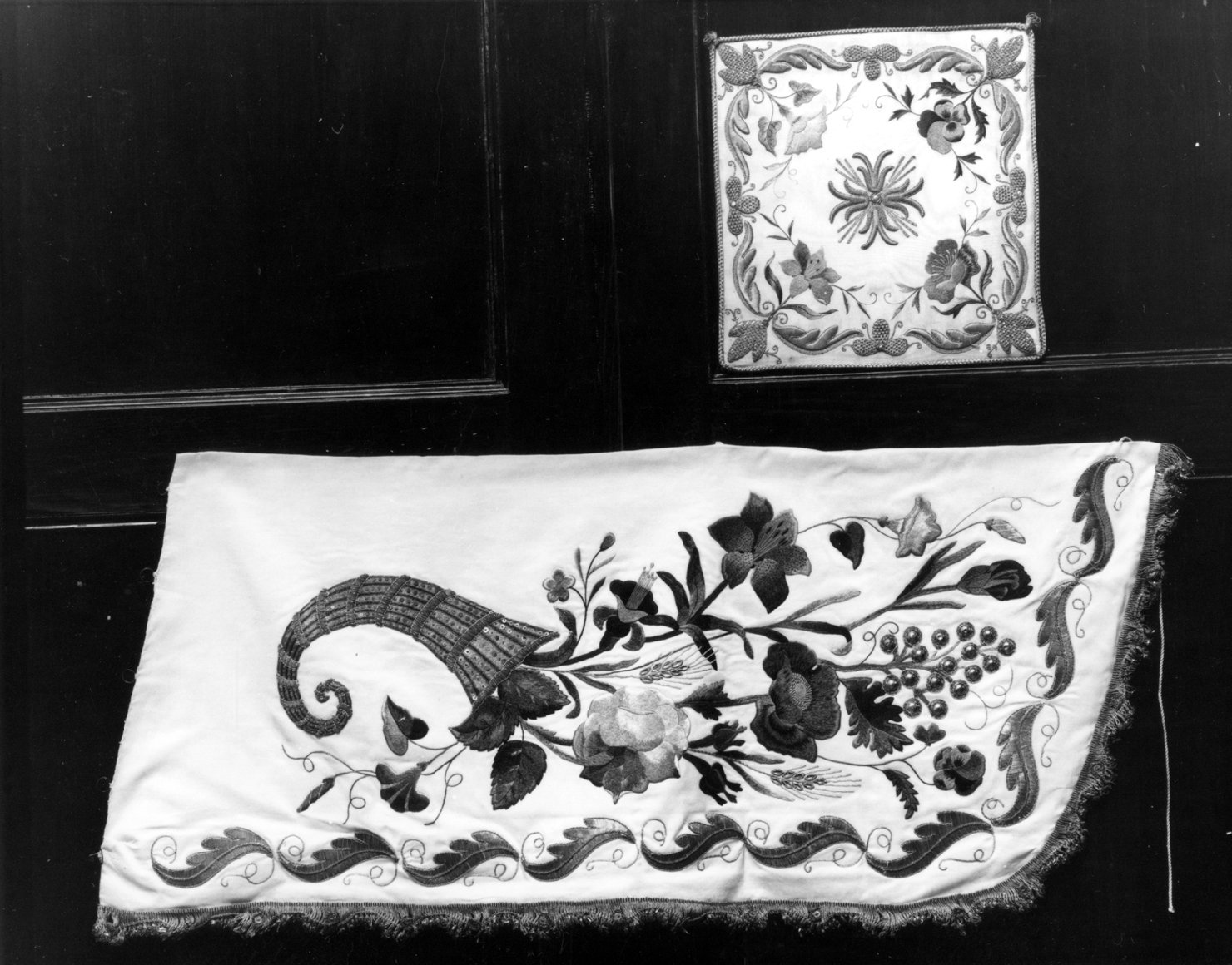 conopeo di tabernacolo - manifattura bolognese (secc. XVIII/ XIX)