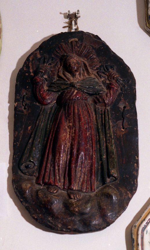 Madonna in piedi sulle nubi (targa devozionale) - manifattura faentina (seconda metà sec. XIX)