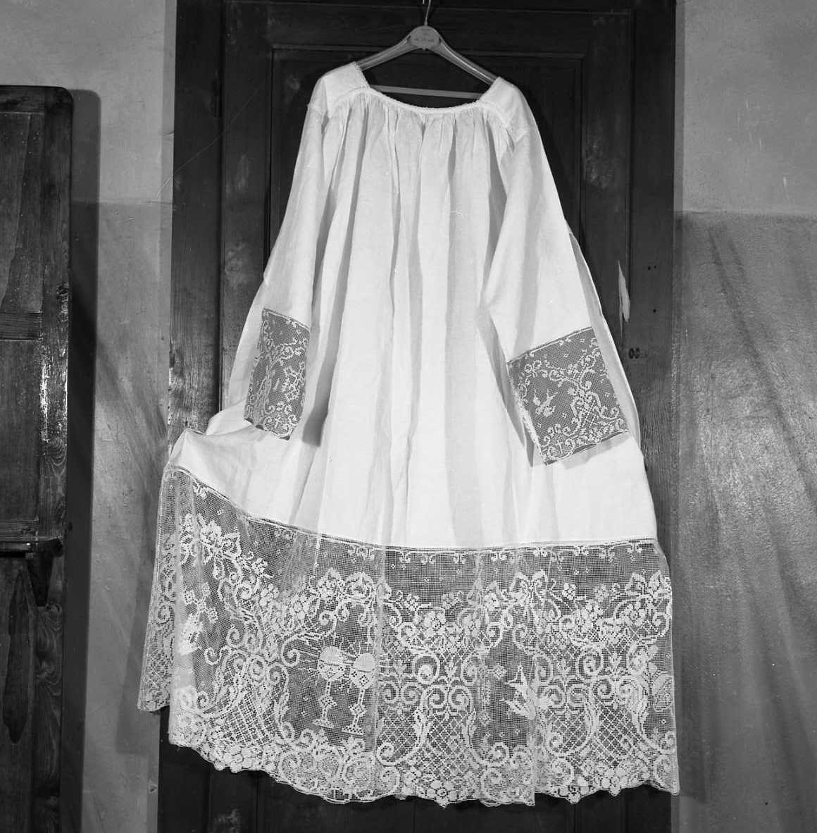 camice ecclesiastico - manifattura emiliana (seconda metà sec. XIX)