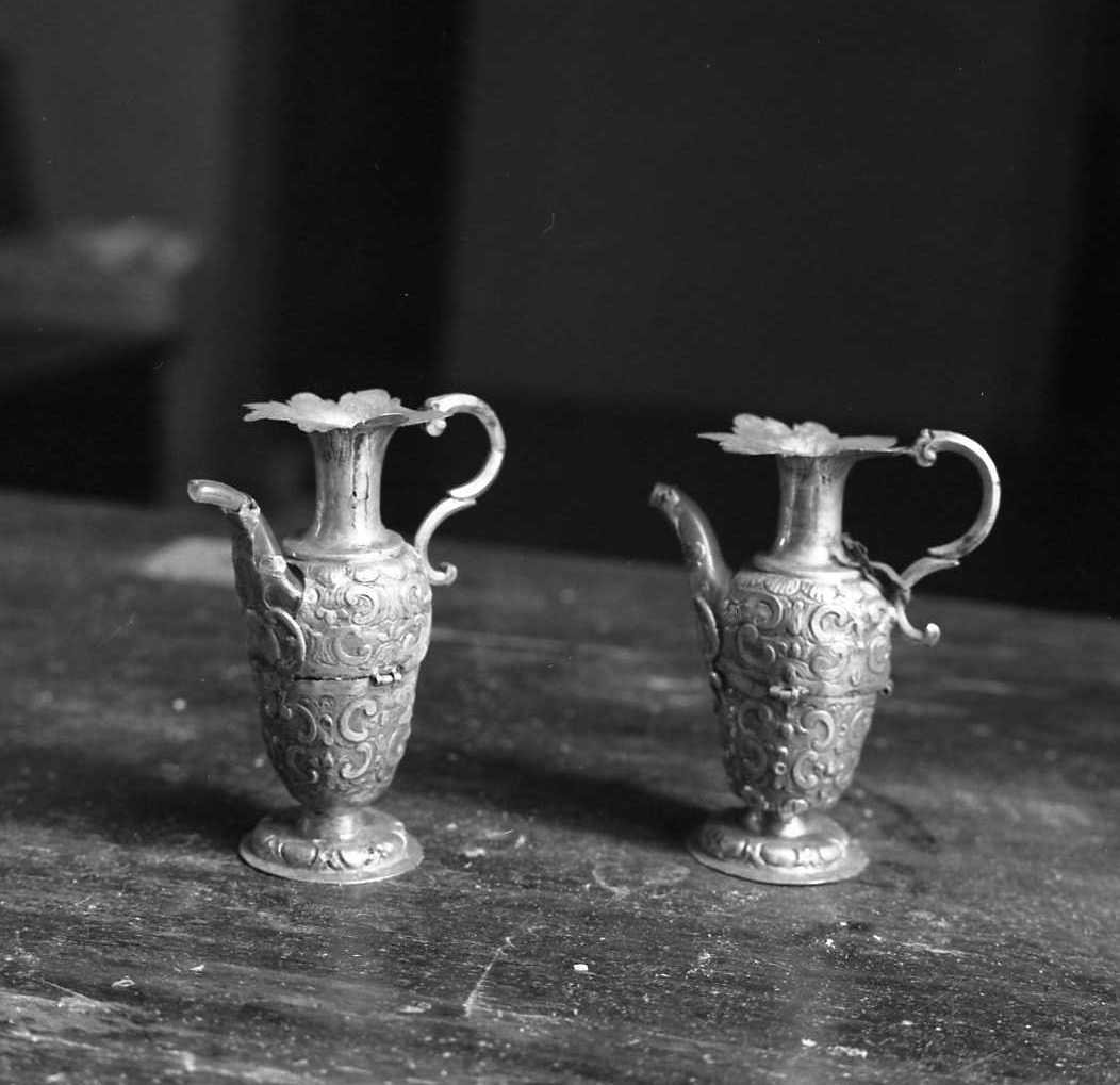 ampolla, serie - bottega emiliana (primo quarto sec. XVIII)