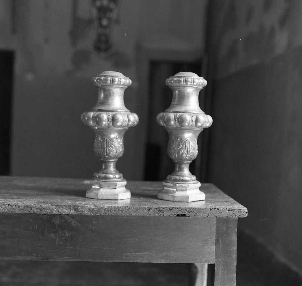 vaso d'altare, serie - bottega emiliana (sec. XIX)