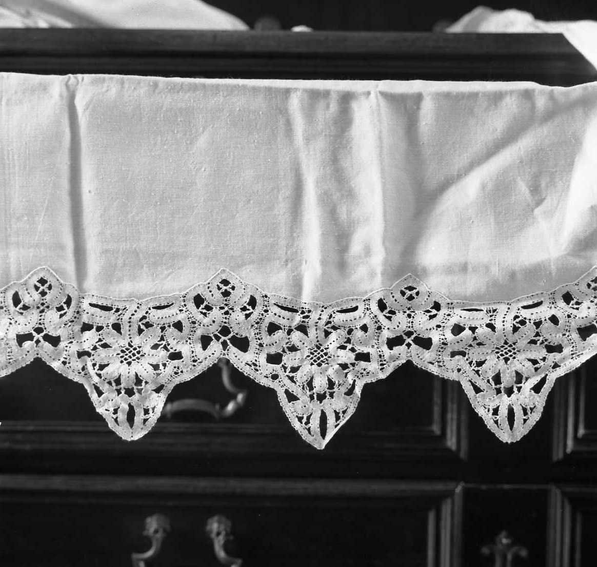 tovaglia d'altare - manifattura emiliana (ultimo quarto sec. XIX)