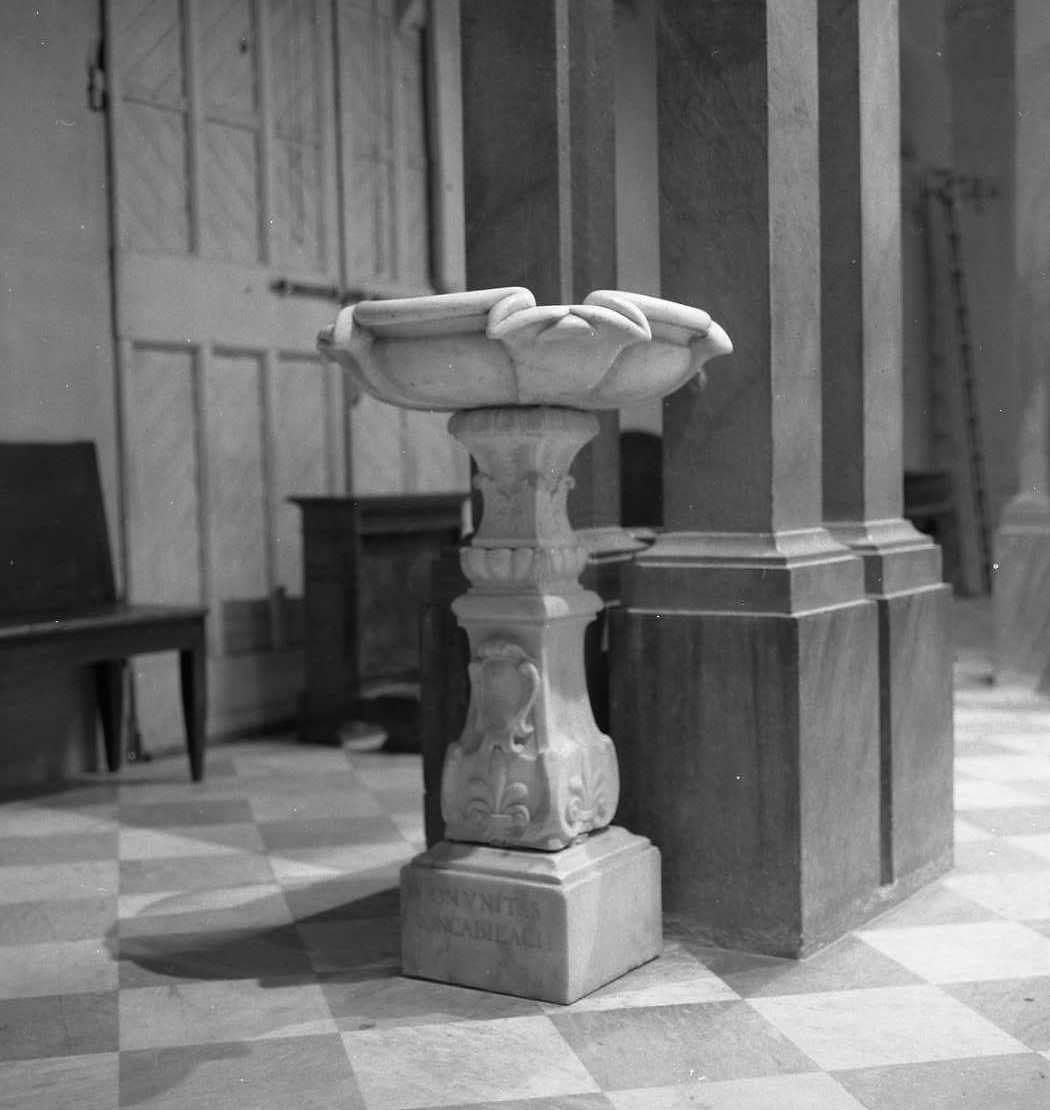 acquasantiera - a fusto - bottega emiliana (sec. XVII)