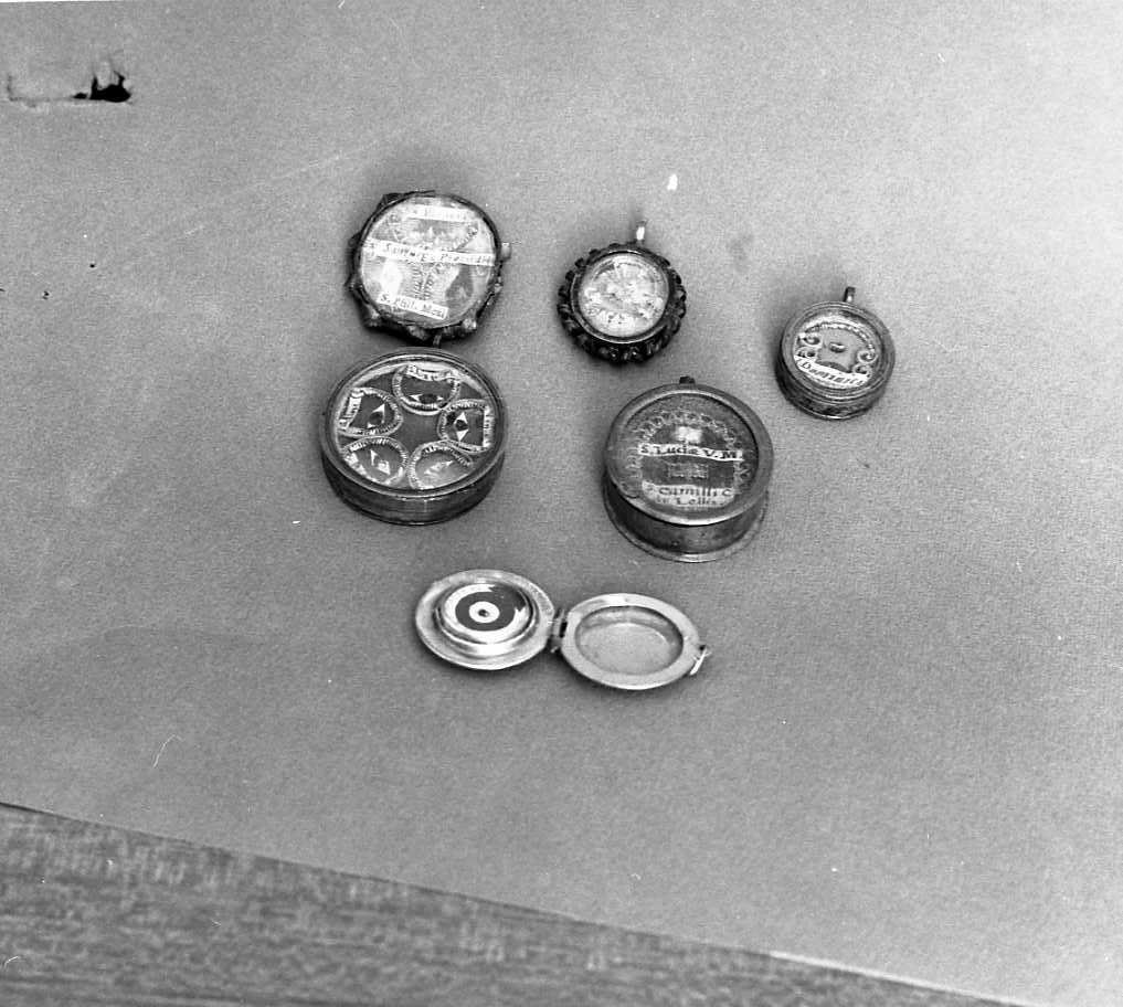 reliquiario a capsula - a medaglione - bottega emiliana (secc. XVIII/ XIX)