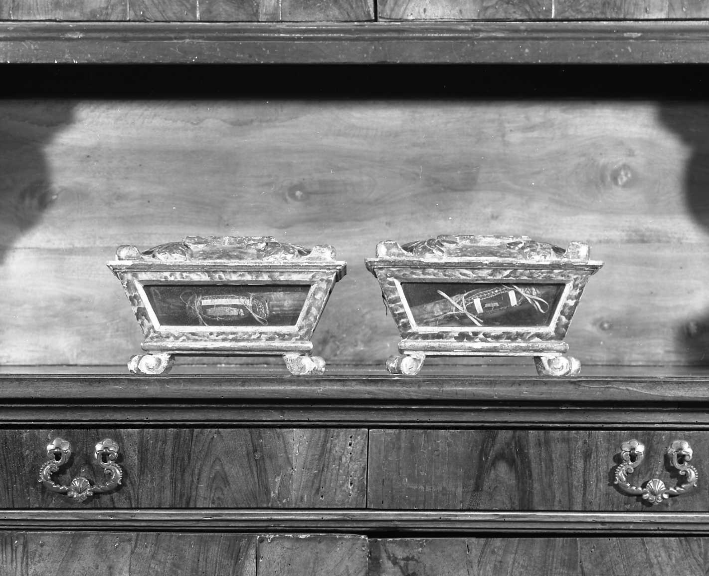 reliquiario a teca - a urna, serie - bottega emiliana (sec. XVIII)