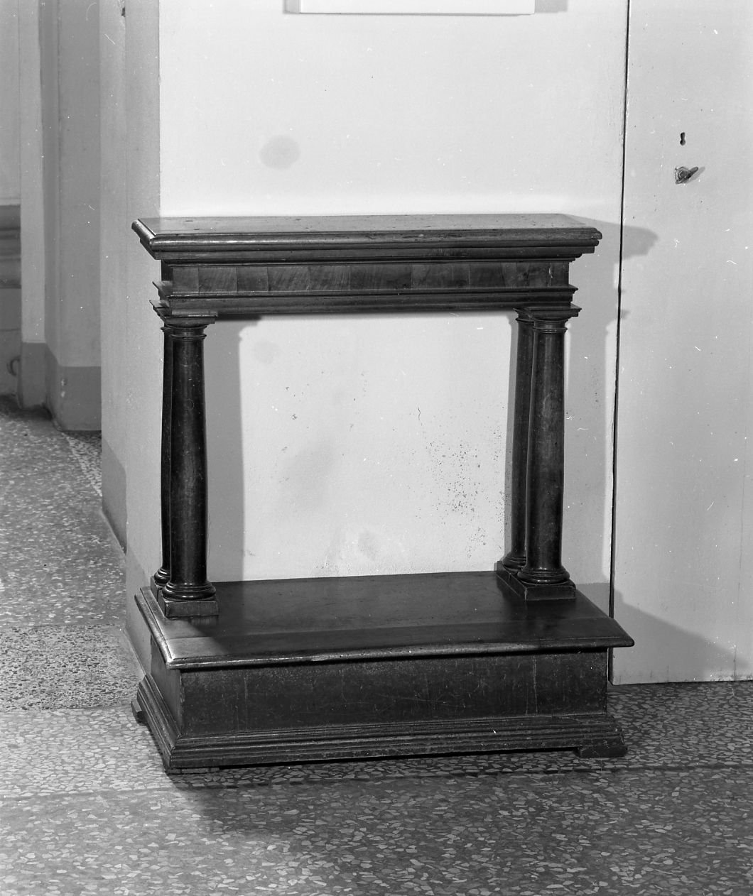 inginocchiatoio, serie - bottega emiliana (fine/inizio secc. XVIII/ XIX)