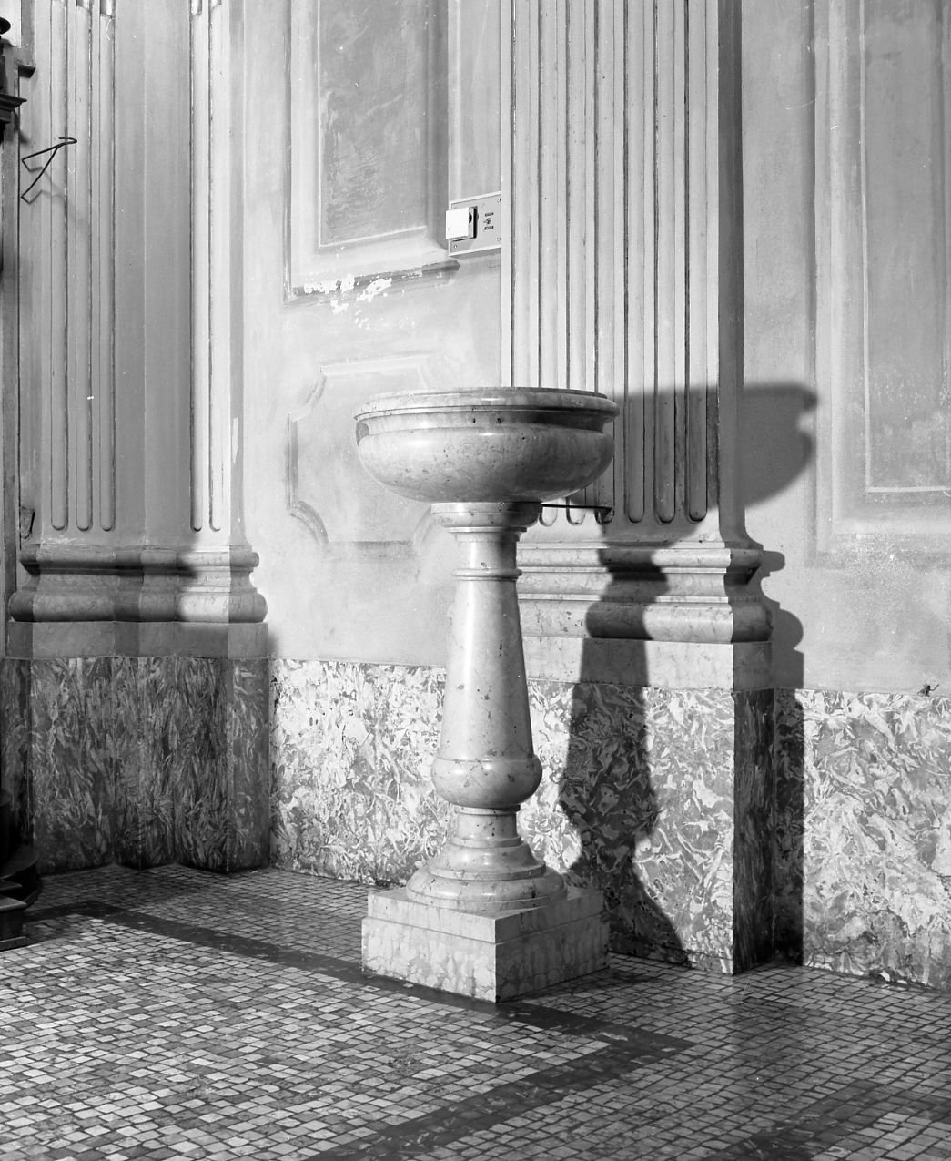 acquasantiera - bottega bolognese (sec. XX)