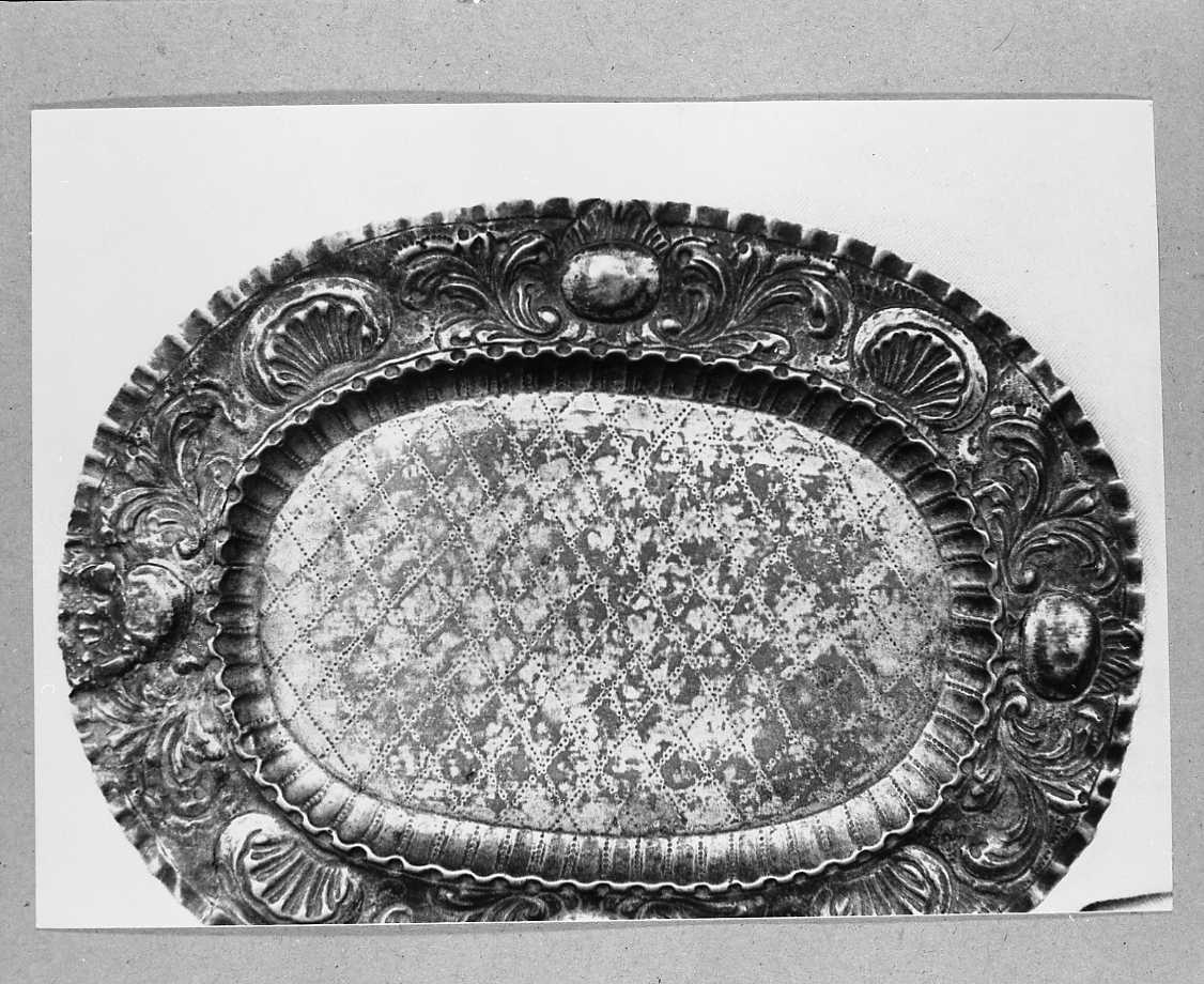 piatto per elemosine - manifattura bolognese (fine/inizio secc. XVII/ XVIII)