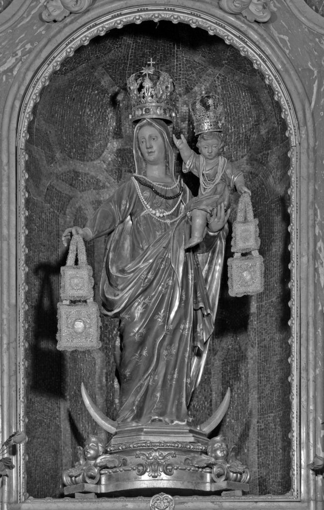 Madonna del Carmine, Madonna con Bambino (statua) di Borgognone Guglielmo (attribuito), Barbieri Giovanni Francesco detto Guercino (sec. XVII)