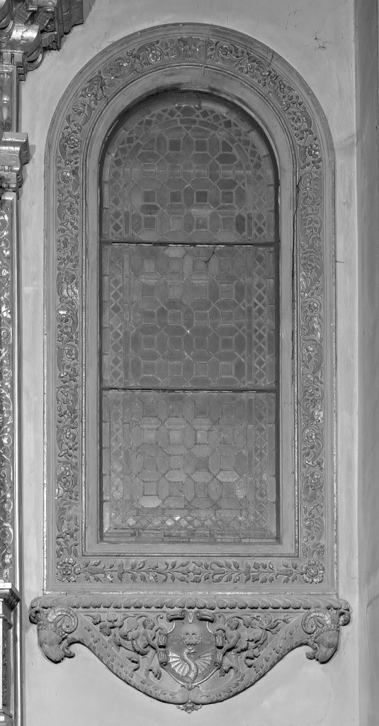 motivi decorativi a girali, zoomorfi (mostra di finestra) - produzione bolognese (sec. XX)