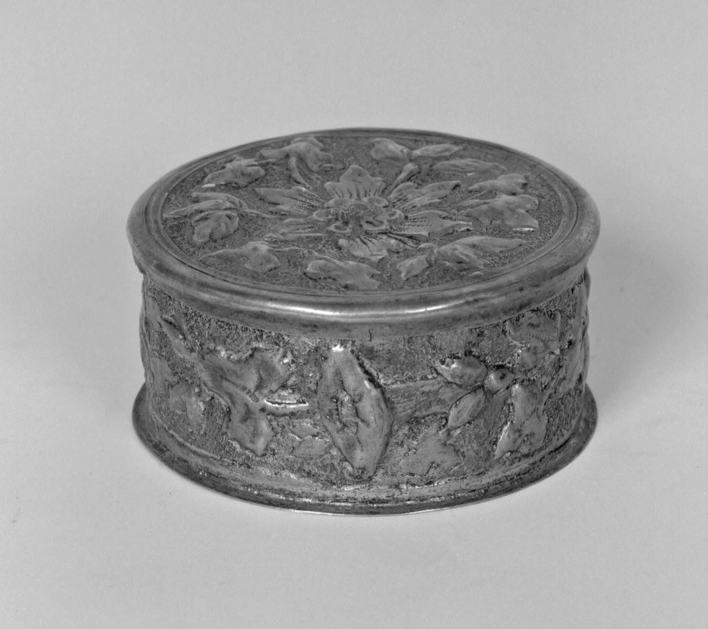 scatola per ostie - produzione bolognese (ultimo quarto sec. XIX)