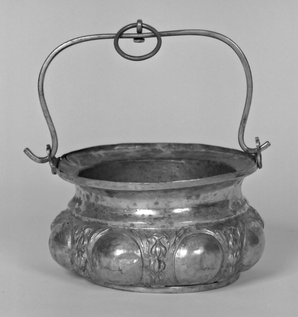 secchiello per l'acqua benedetta - produzione bolognese (prima metà sec. XVIII)
