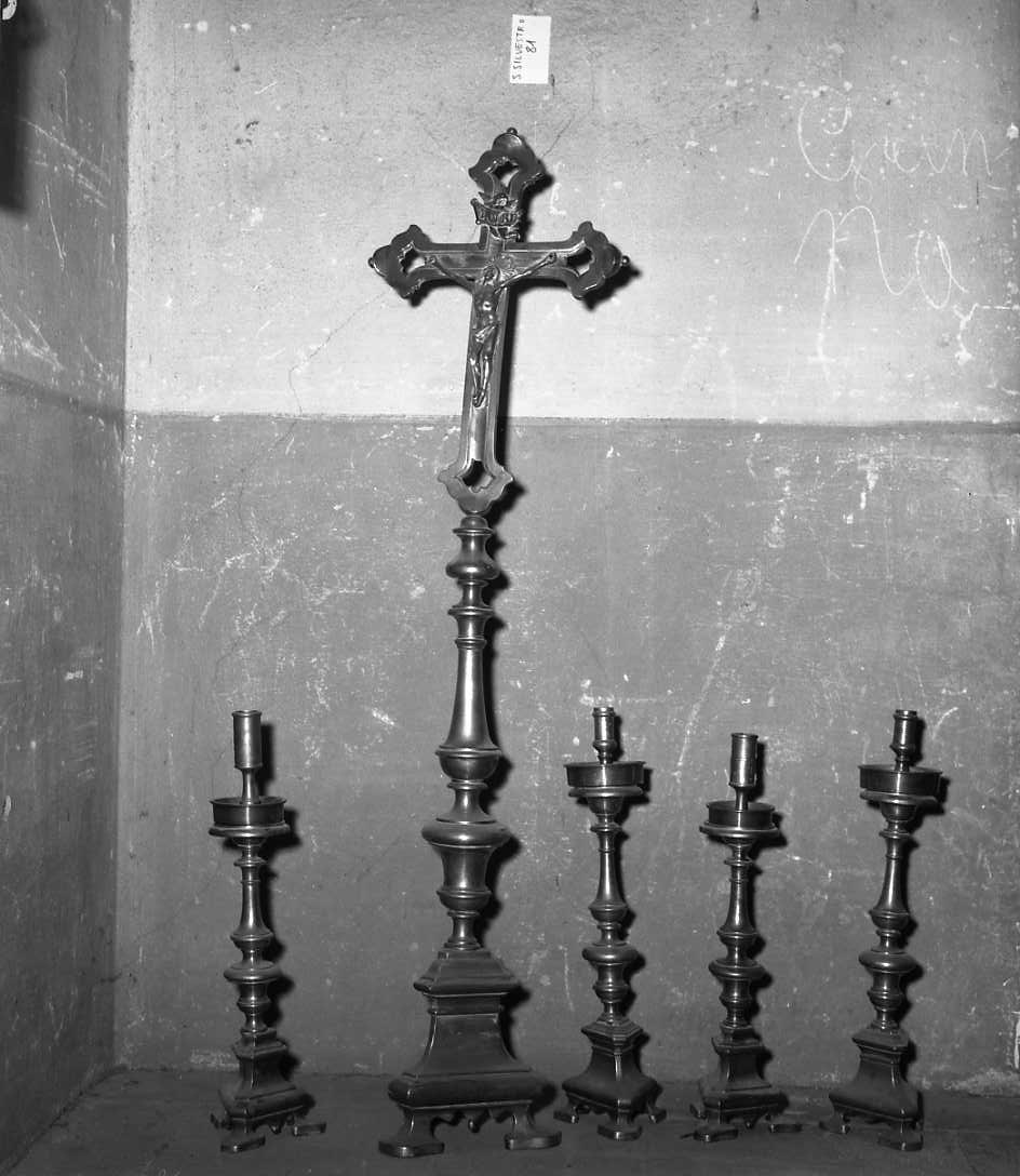 candeliere da chiesa, serie - bottega emiliana (sec. XVIII)