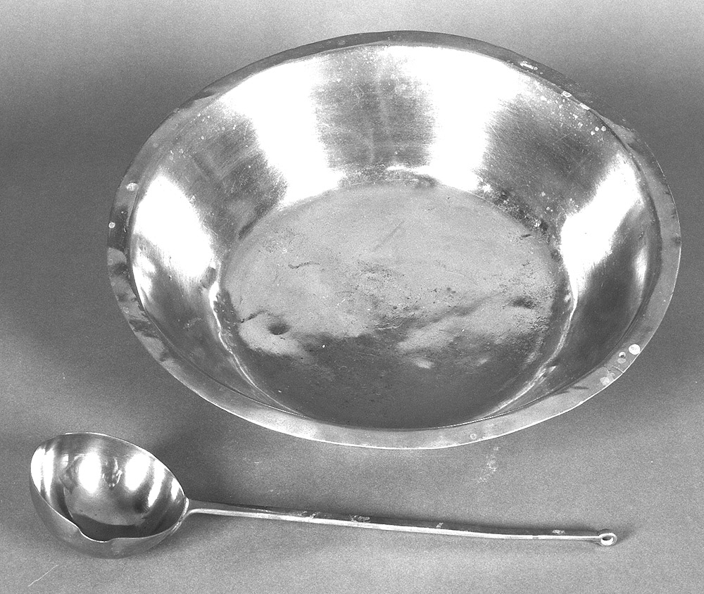 bacile per abluzioni - produzione emiliana (sec. XVIII)