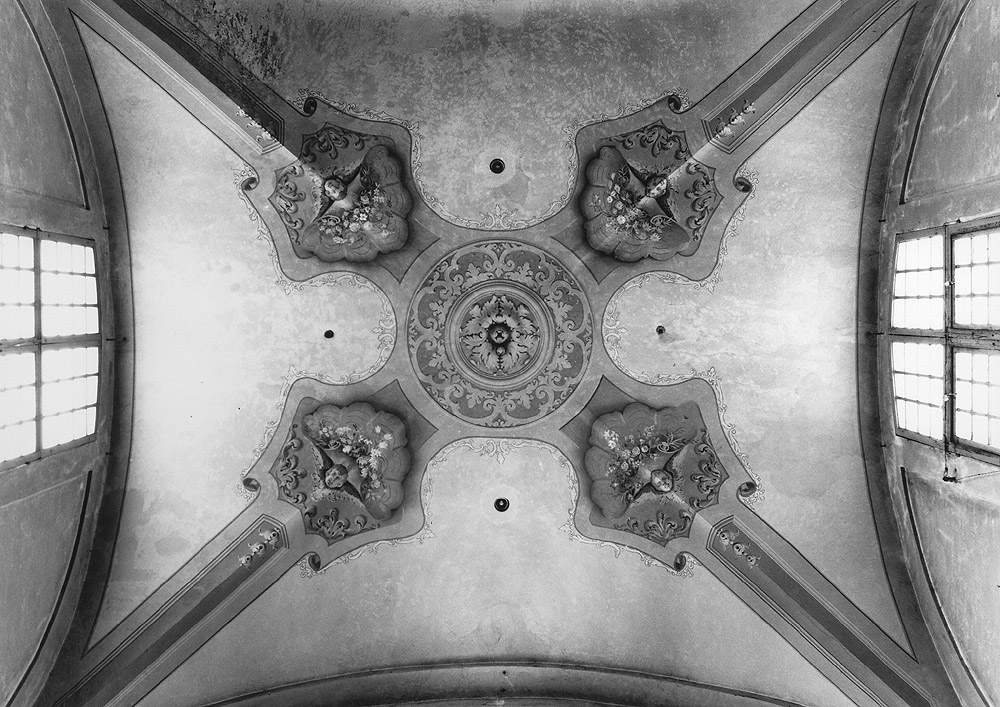 elementi decorativi vegetali con putti alati (decorazione pittorica) di Mosca Antonio, Simili Eliseo, Zambelli Enzo (sec. XX)