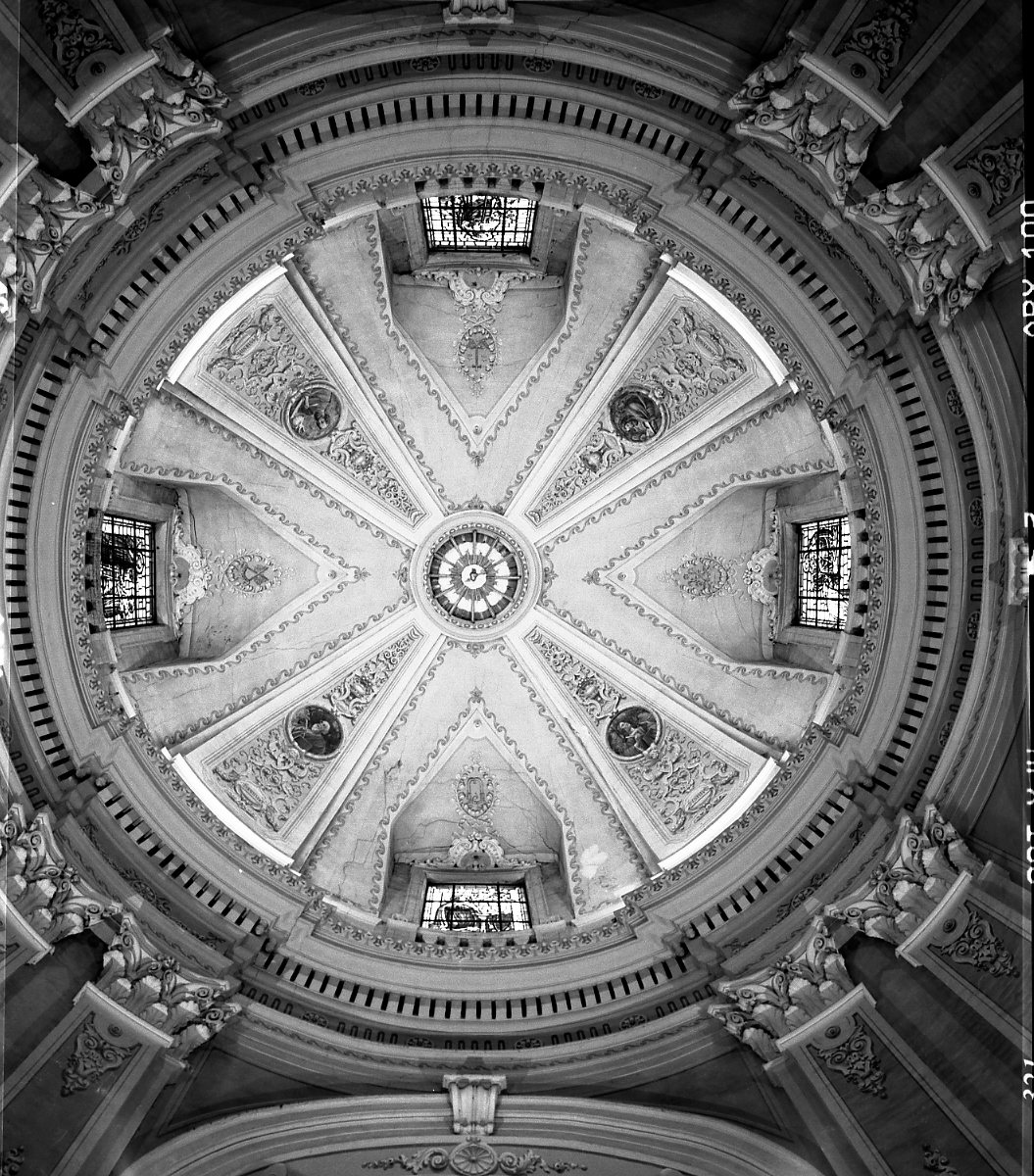 motivi decorativi a finti stucchi; Quattro Evangelisti (dipinto) - ambito ferrarese (seconda metà sec. XIX)