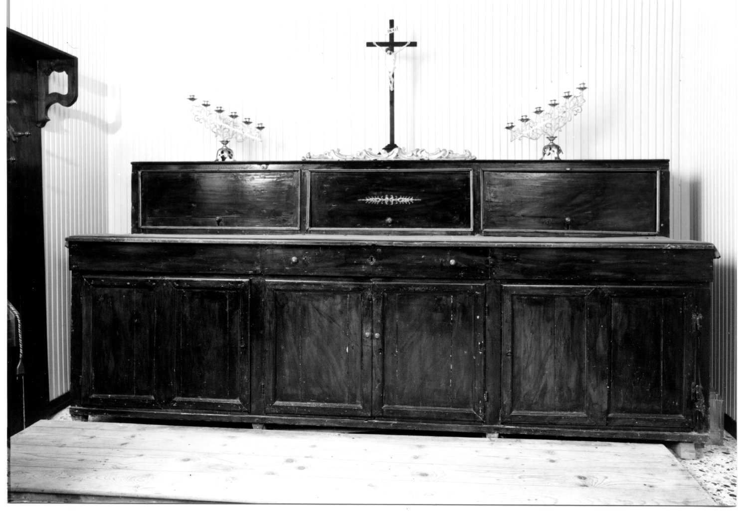 mobile da sacrestia - manifattura ferrarese (seconda metà sec. XIX)