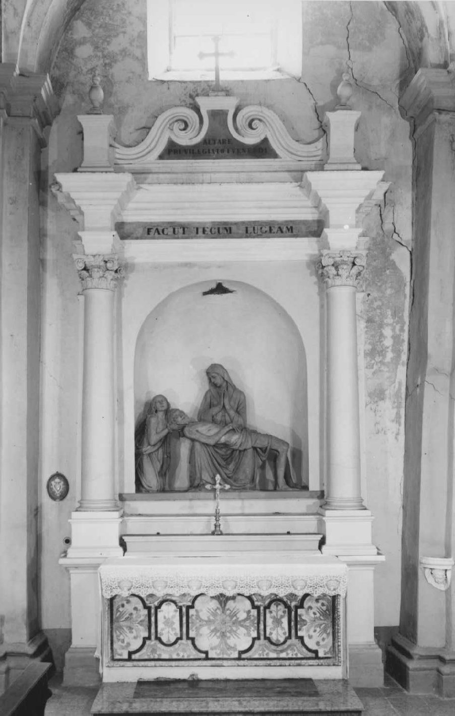 Cristo in pietà (gruppo scultoreo) - bottega tosco-emiliana (fine, inizio sec. XV, sec. XVI)