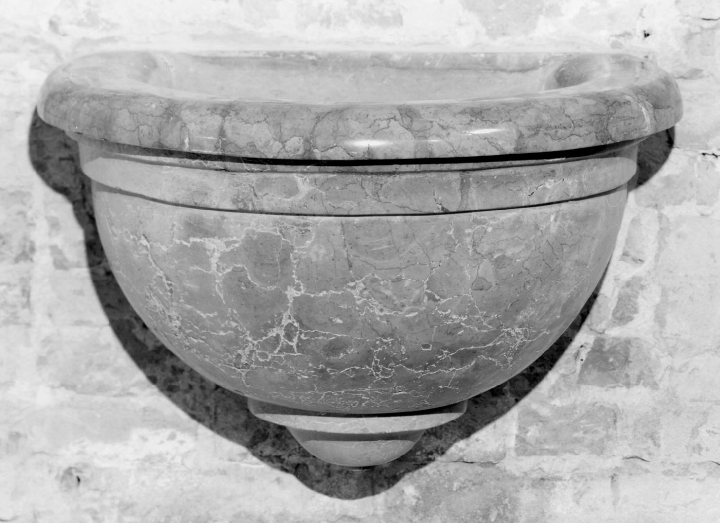 acquasantiera da parete, serie - manifattura emiliana (seconda metà sec. XIX)