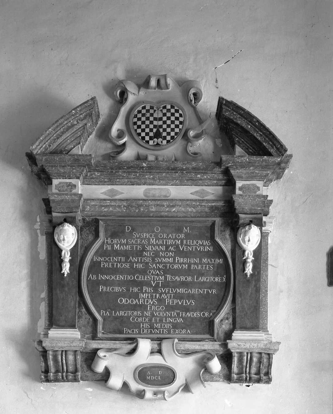 lapide commemorativa - manifattura emiliana (sec. XVII)