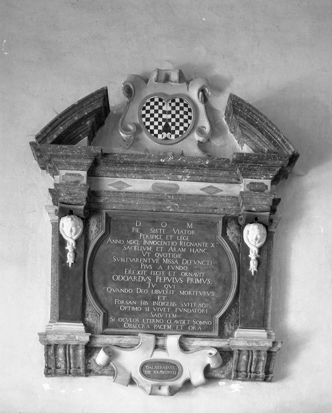 lapide commemorativa - manifattura emiliana (sec. XVII)