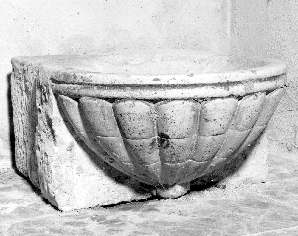 acquasantiera da parete - manifattura emiliana (sec. XV)