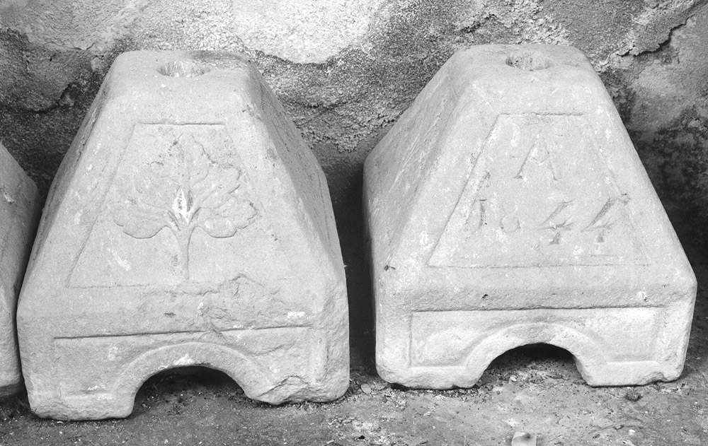 base per croce - produzione emiliana (sec. XIX)