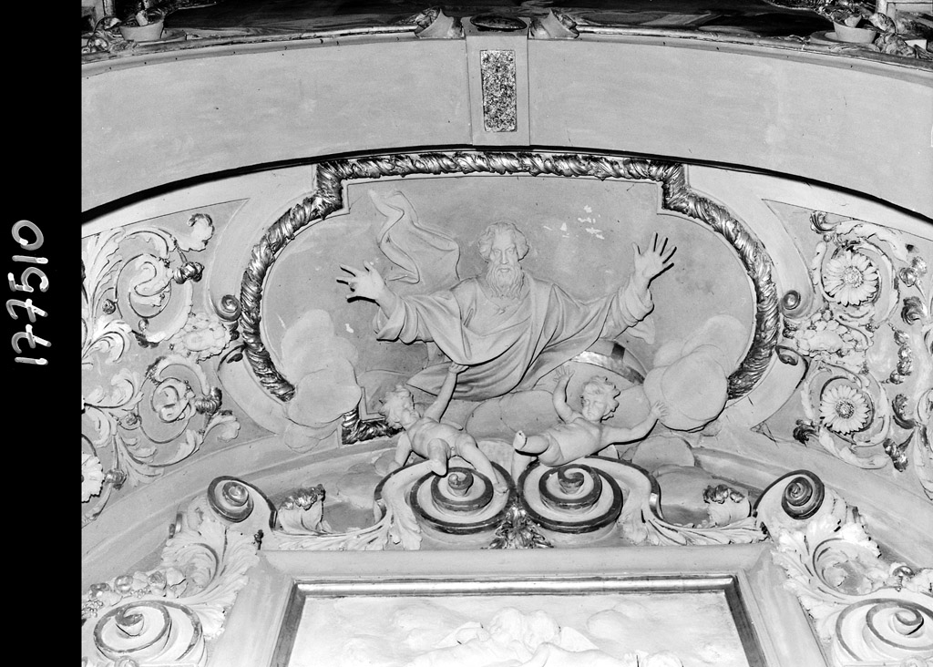 Dio Padre benedicente (rilievo, elemento d'insieme) di Mazza Giuseppe Maria (sec. XVII)
