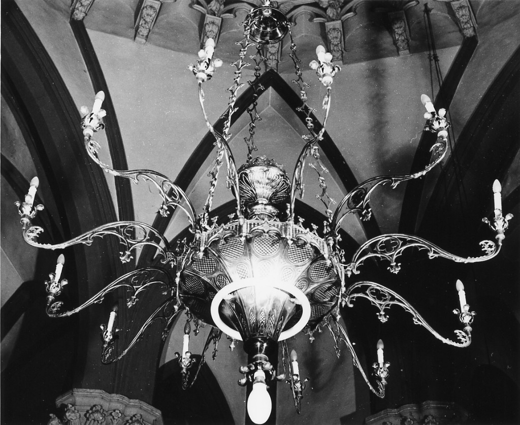 lampadario - a bracci - manifattura emiliana (primo quarto sec. XX)