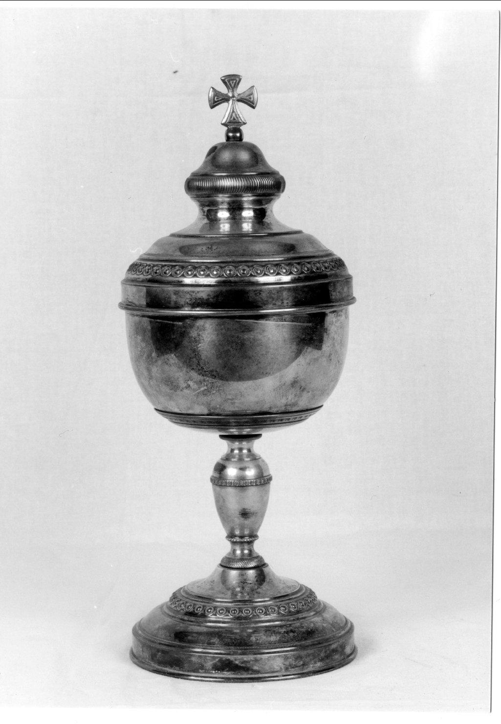 pisside - manifattura ferrarese (sec. XX)