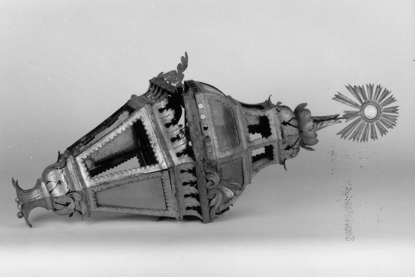 lanterna processionale - manifattura emiliana (sec. XIX)