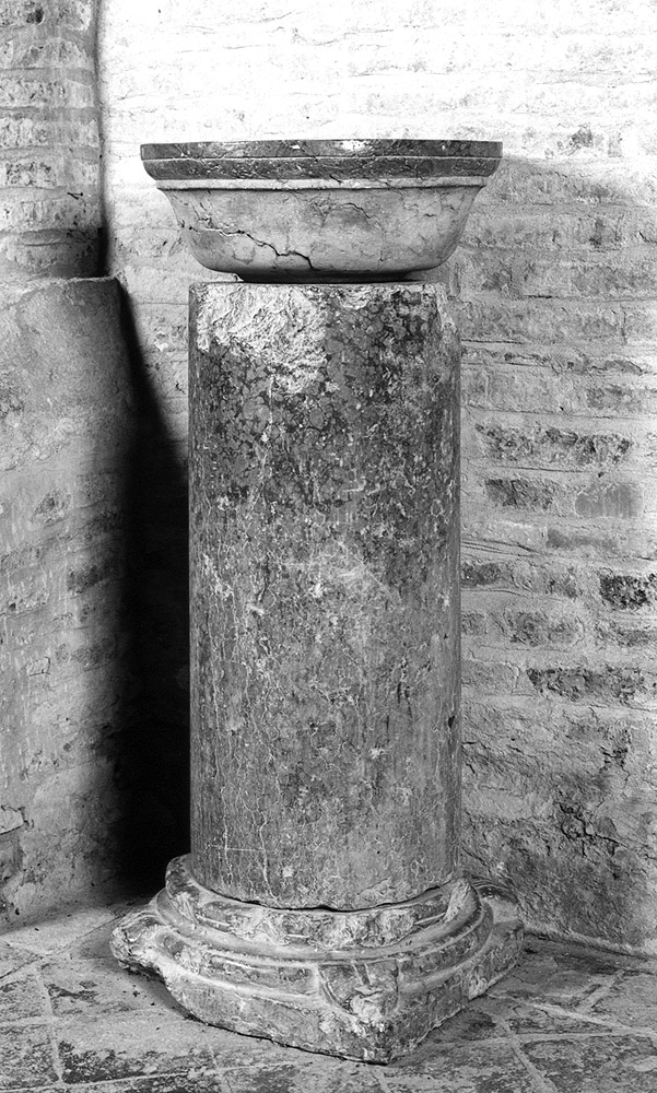 acquasantiera - a fusto - produzione emiliana (secc. XI/ XII)