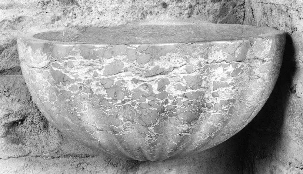 acquasantiera da parete - produzione emiliana (sec. XVII)