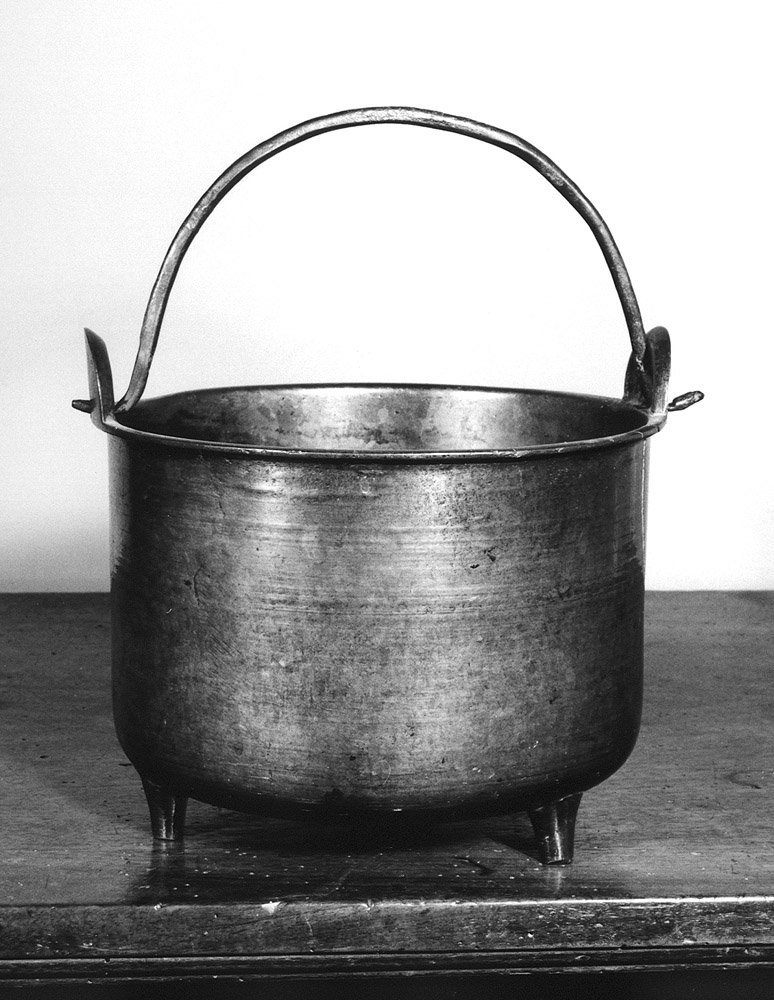 secchiello per l'acqua benedetta - produzione emiliana (sec. XVIII)