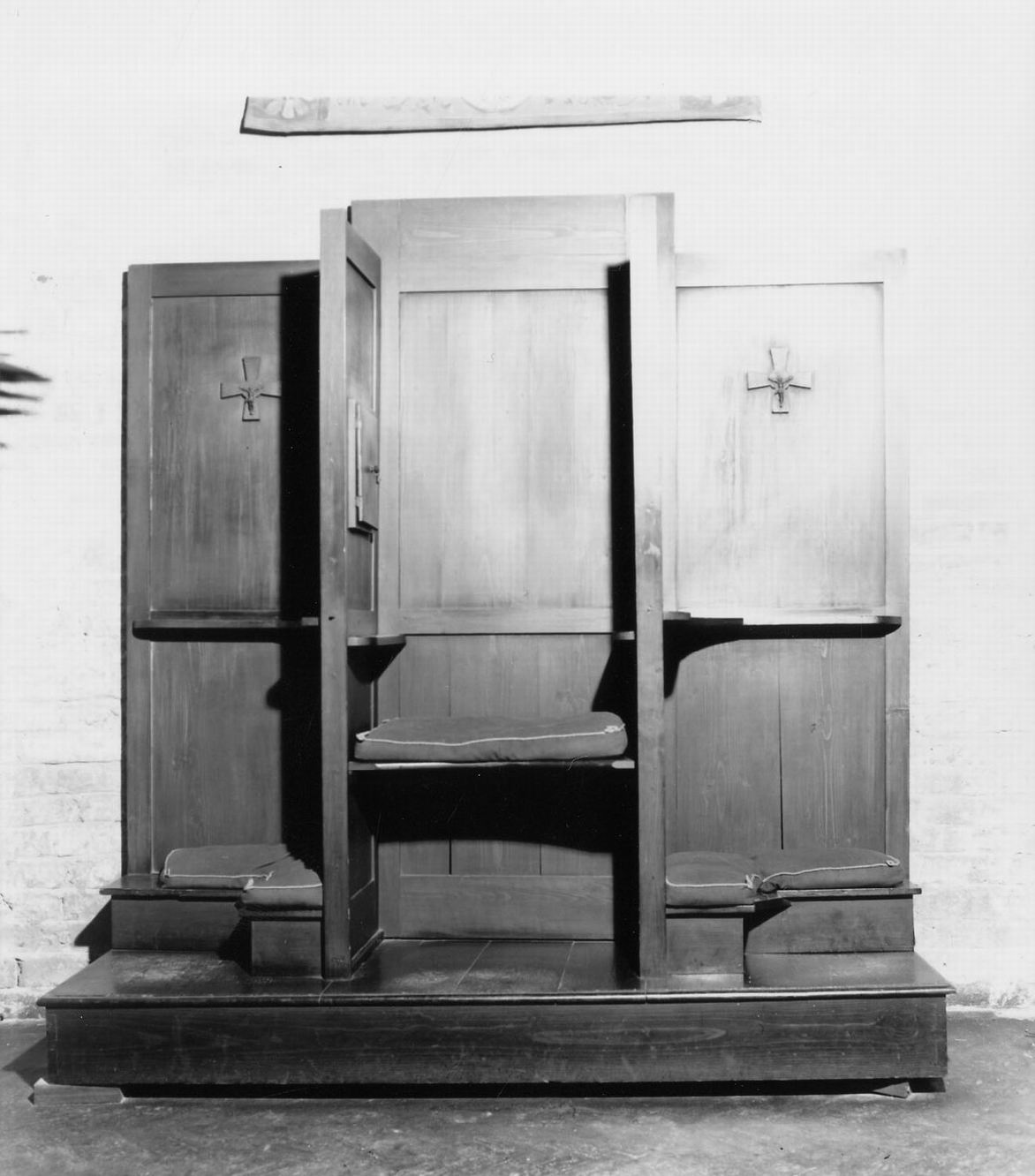 confessionale - manifattura emiliana (primo quarto sec. XX)