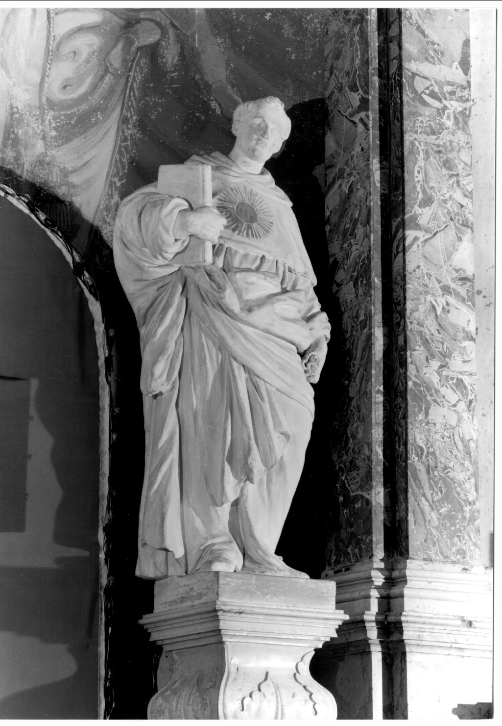 San Nicola da Tolentino (statua, elemento d'insieme) di Ferreri Andrea (attribuito) (prima metà sec. XVIII)