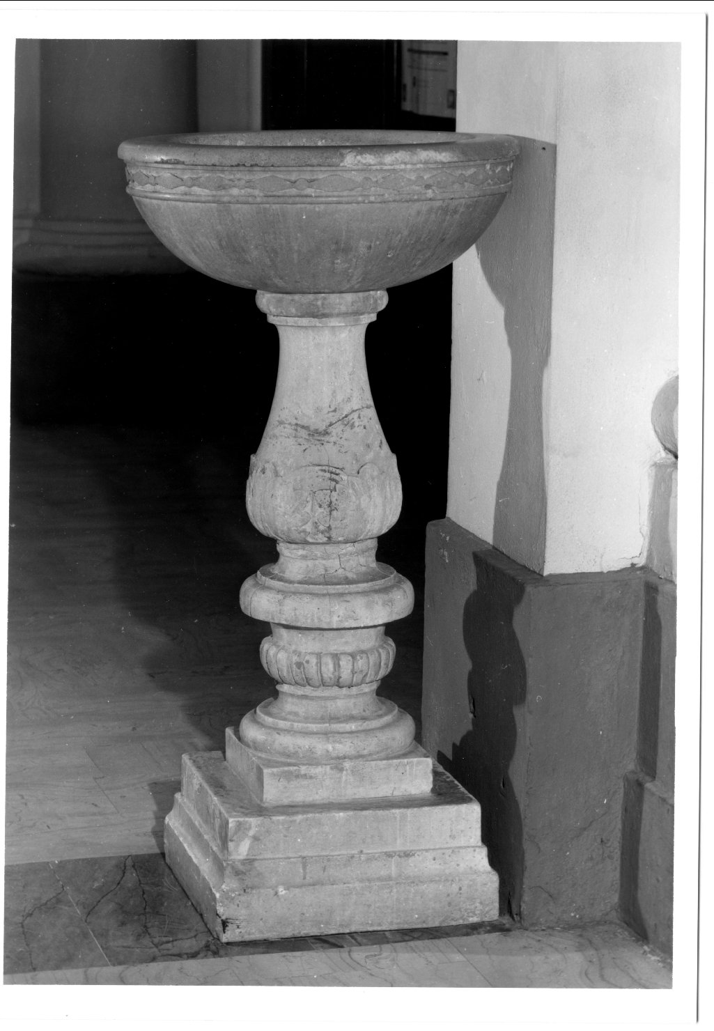 acquasantiera - a fusto - manifattura emiliana (ultimo quarto sec. XVII, sec. XIX)