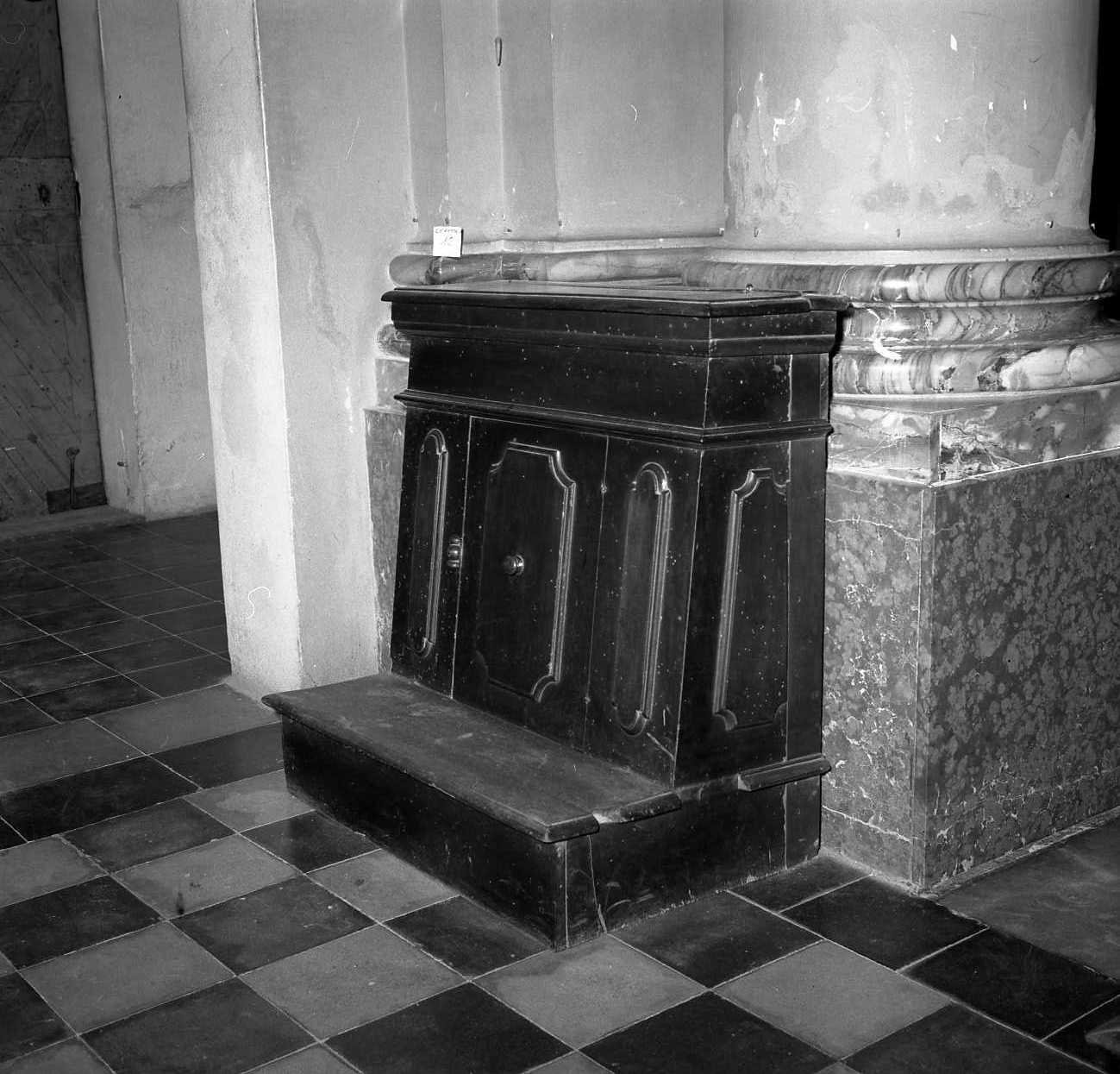 inginocchiatoio, serie - bottega emiliana (sec. XVII)