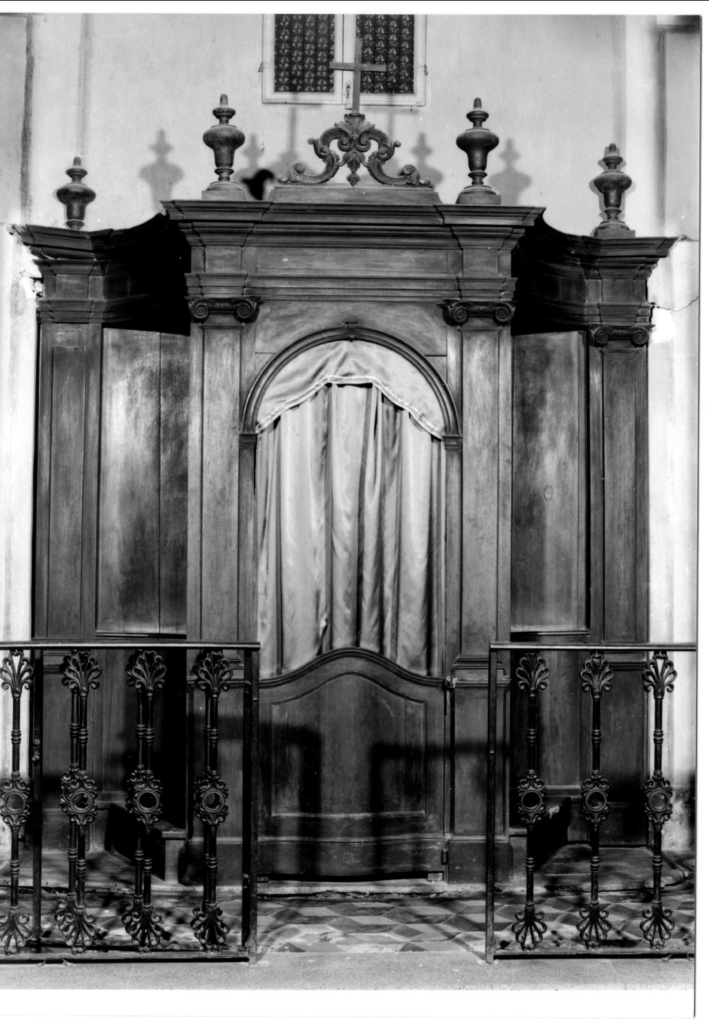 confessionale - manifattura ferrarese (sec. XVIII)