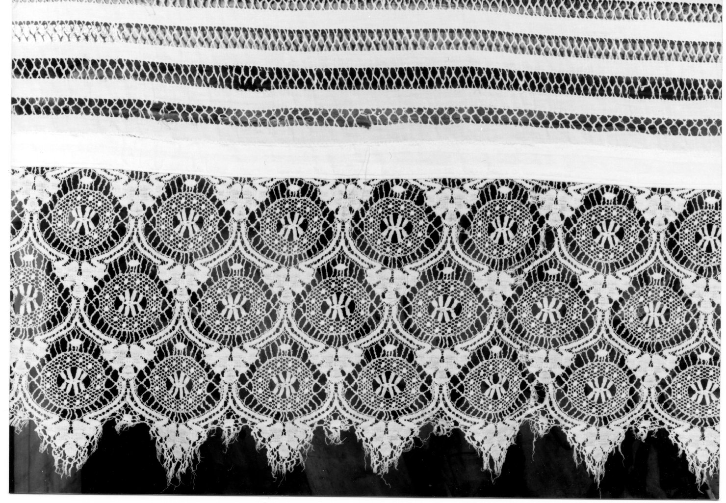 tovaglia - manifattura ferrarese (sec. XX)