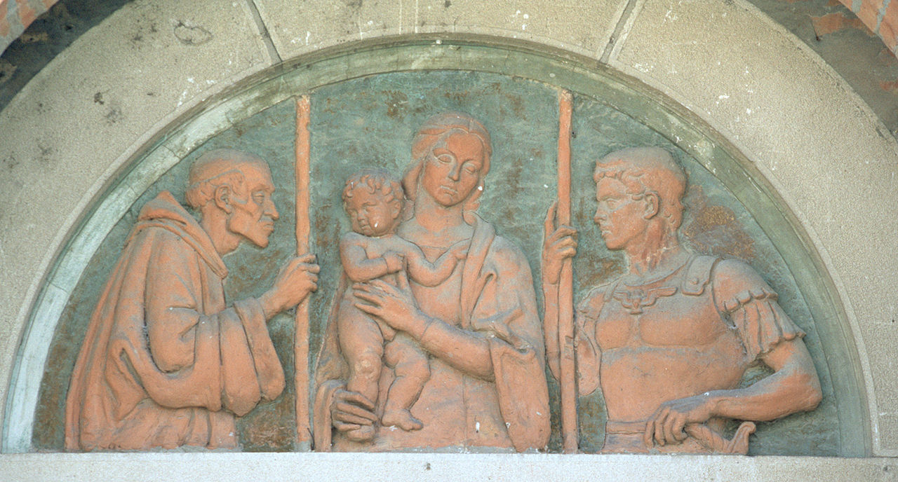 Madonna con Bambino e Santi (rilievo) di Sebastio Nicola (sec. XX)