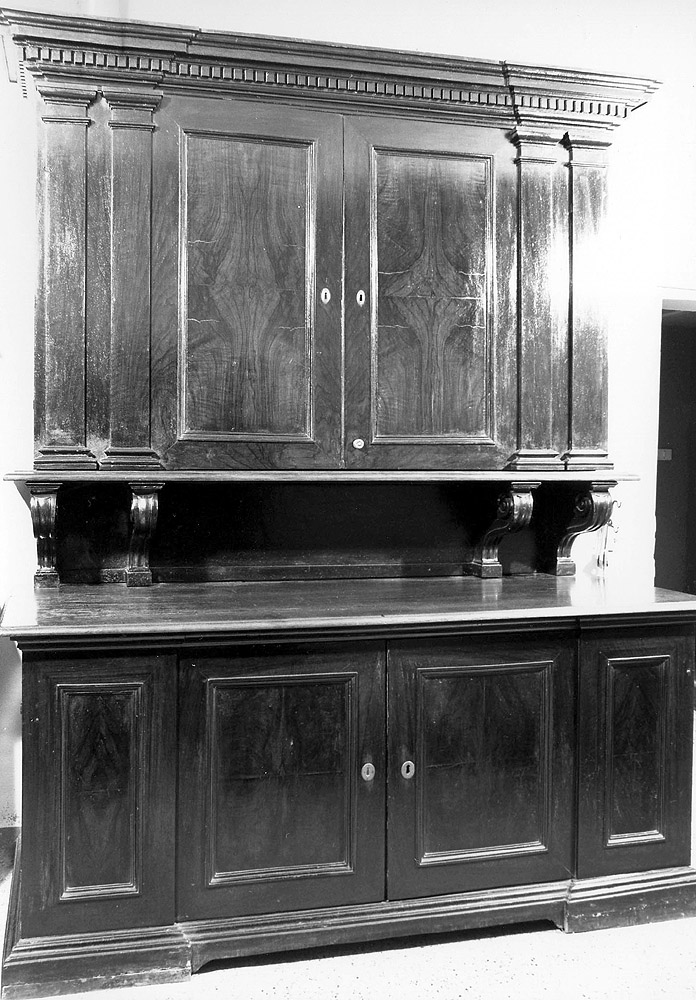 mobile da sacrestia con alzata - manifattura emiliana (sec. XVIII)