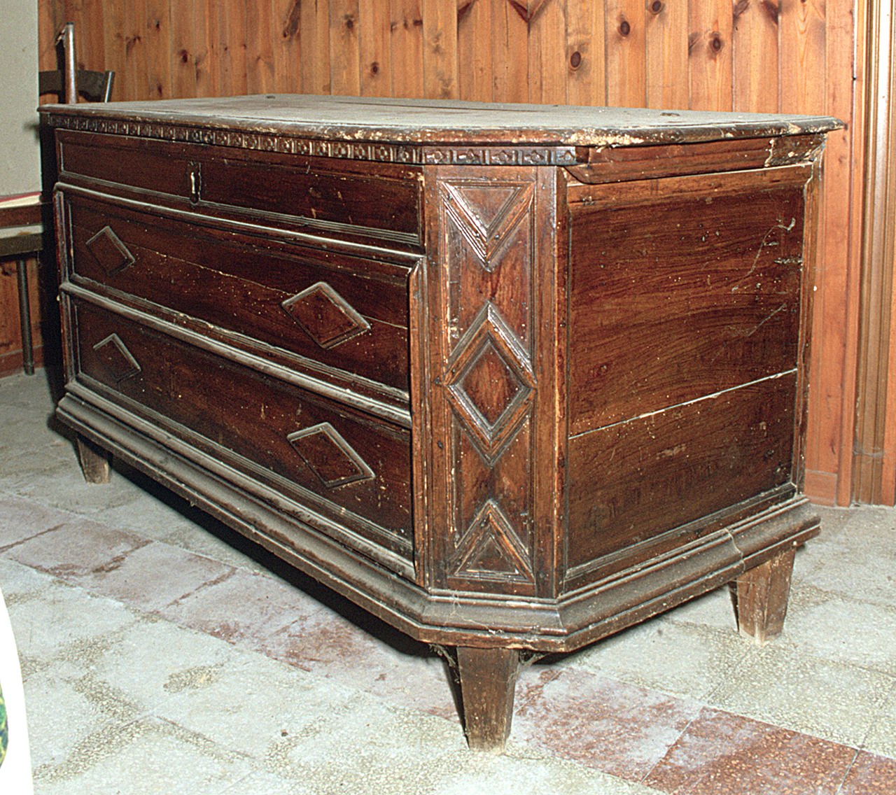 cassapanca - manifattura ferrarese (prima metà sec. XVII)