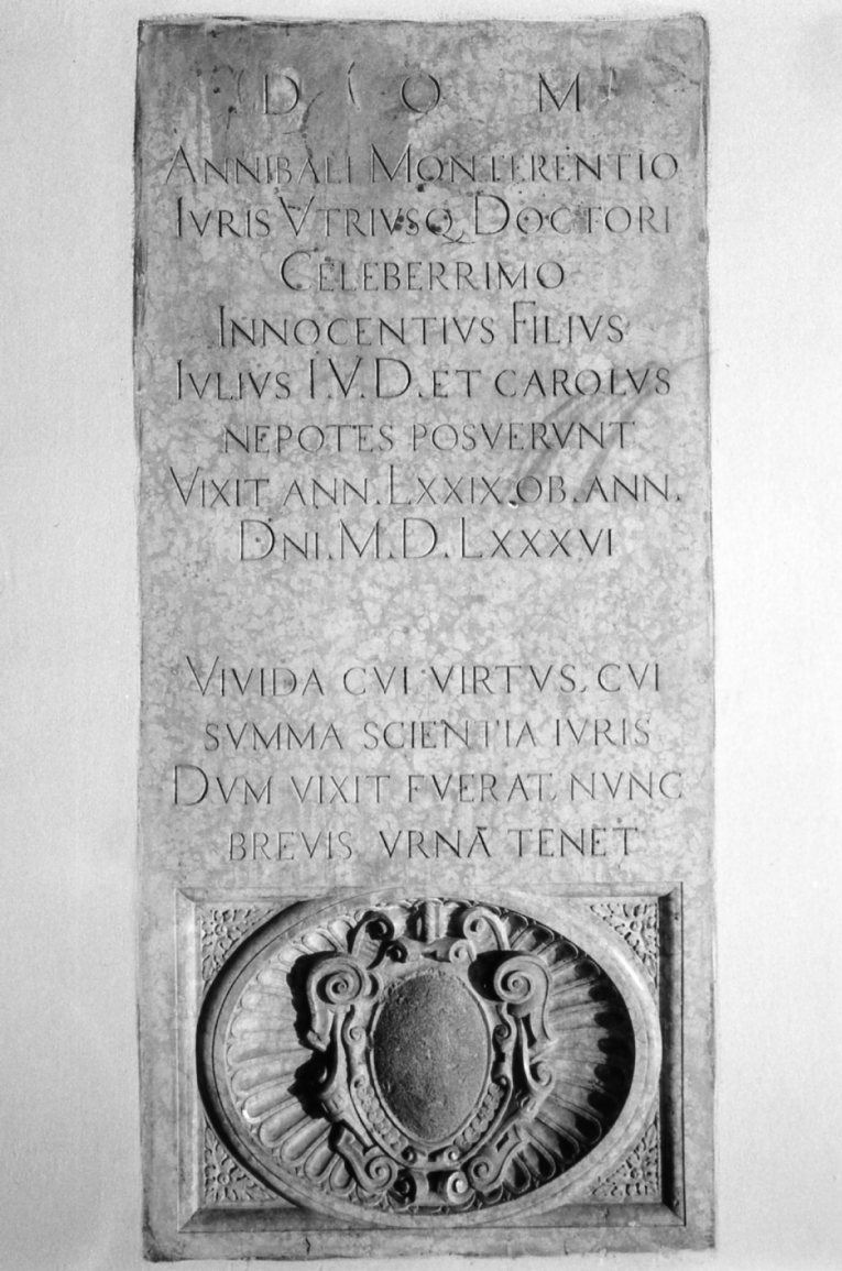 lapide tombale - produzione emiliana (sec. XVI)