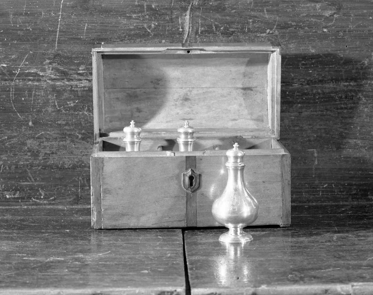 vasetti per oli santi - manifattura ferrarese (metà sec. XVIII)