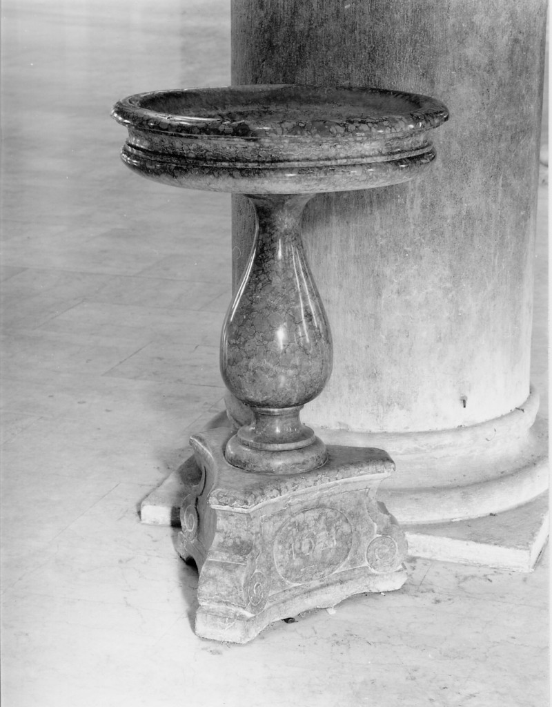 acquasantiera - a fusto, serie - manifattura ferrarese (sec. XVII)