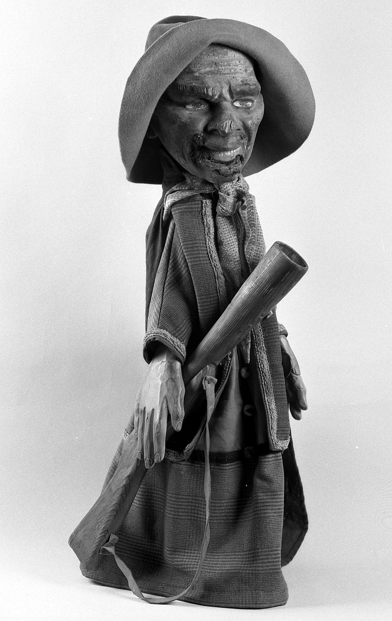 Generico, personaggio di brigante con cappello a falda larga e schioppo (burattino) - bottega emiliano-romagnola (sec. XX)