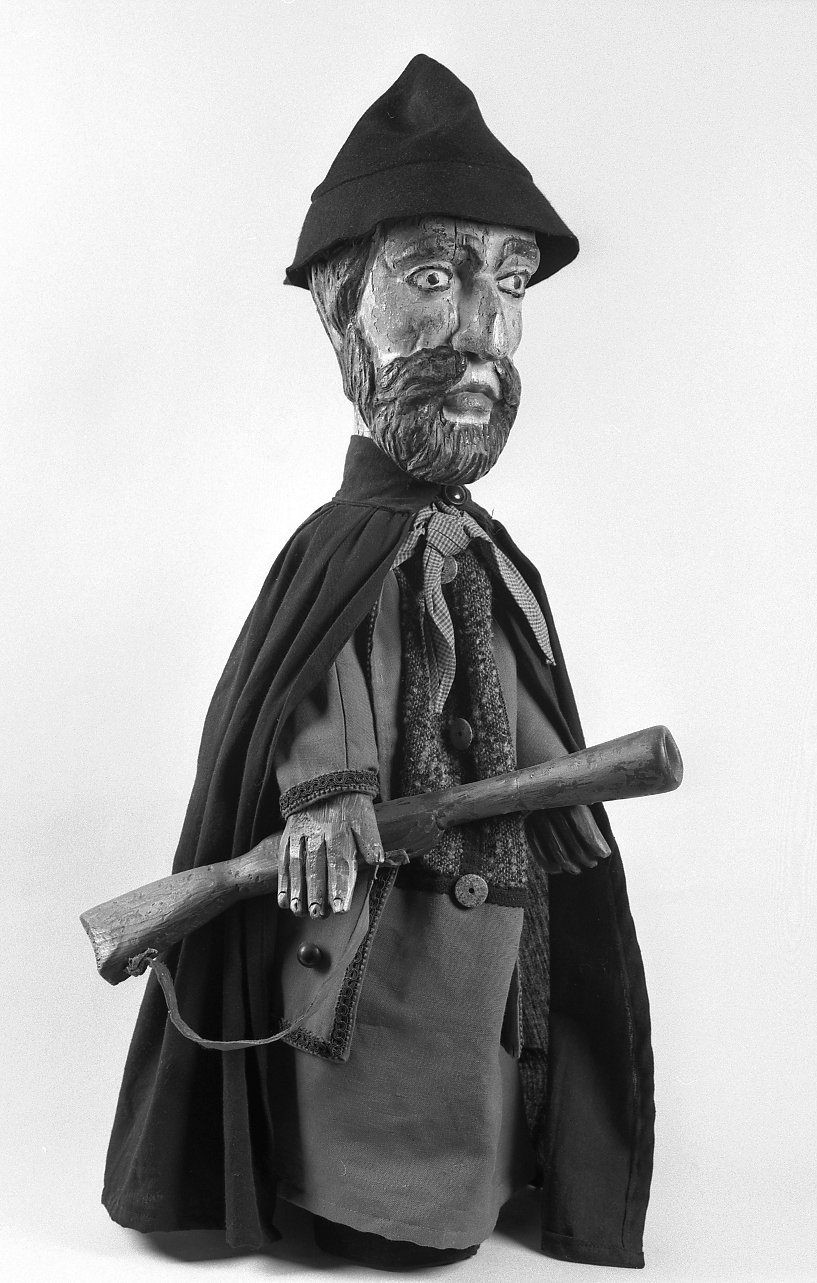 Generico, personaggio di brigante con cappello a pan di zucchero e schioppo (burattino) - bottega emiliano-romagnola (secc. XIX/ XX)